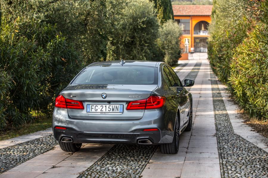  BMW 530d xDrive Sedan M Sport 2017 года  (WW) (фото 27 из 41)